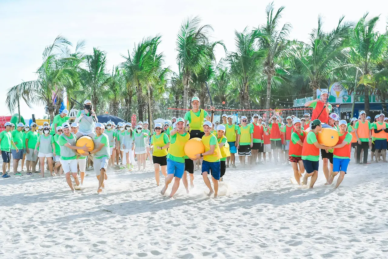 tour-xe-doanh-nghiep-team-building-vung-tau-long-hai-tron-goi-xe-45-cho-mc-hoat-dong-bai-bien 1 1